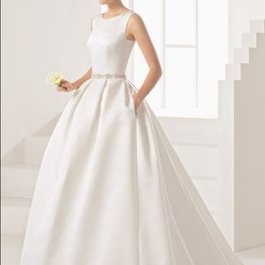 Rosa Clara Orbe Wedding dress Mikado natural.